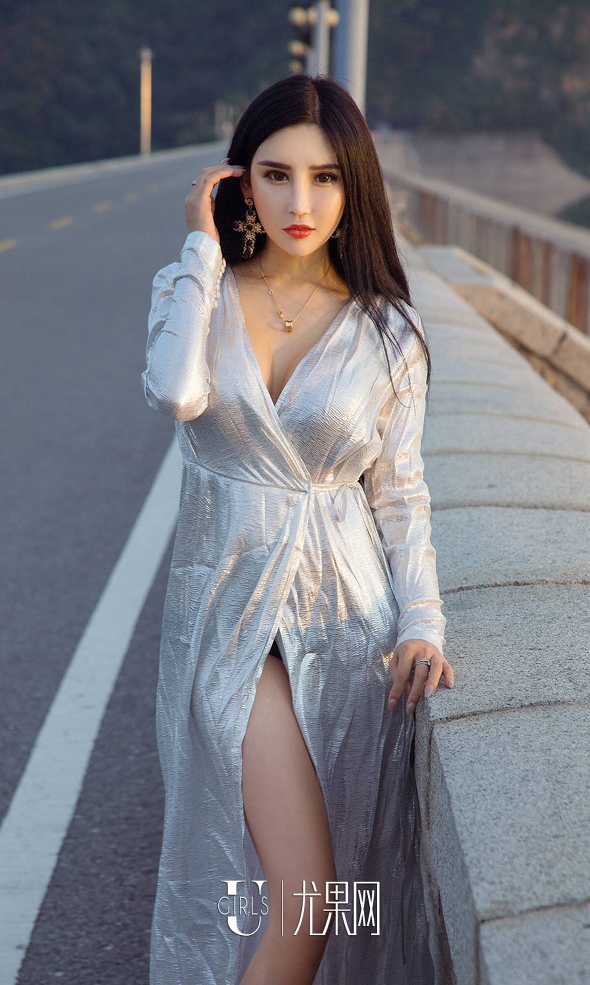 [爱尤物]2018APP NO.1208 艾霓莎一花路放